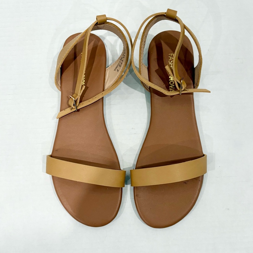 NWOT Fashion Nova Brown Strappy Sandals SIZE 7